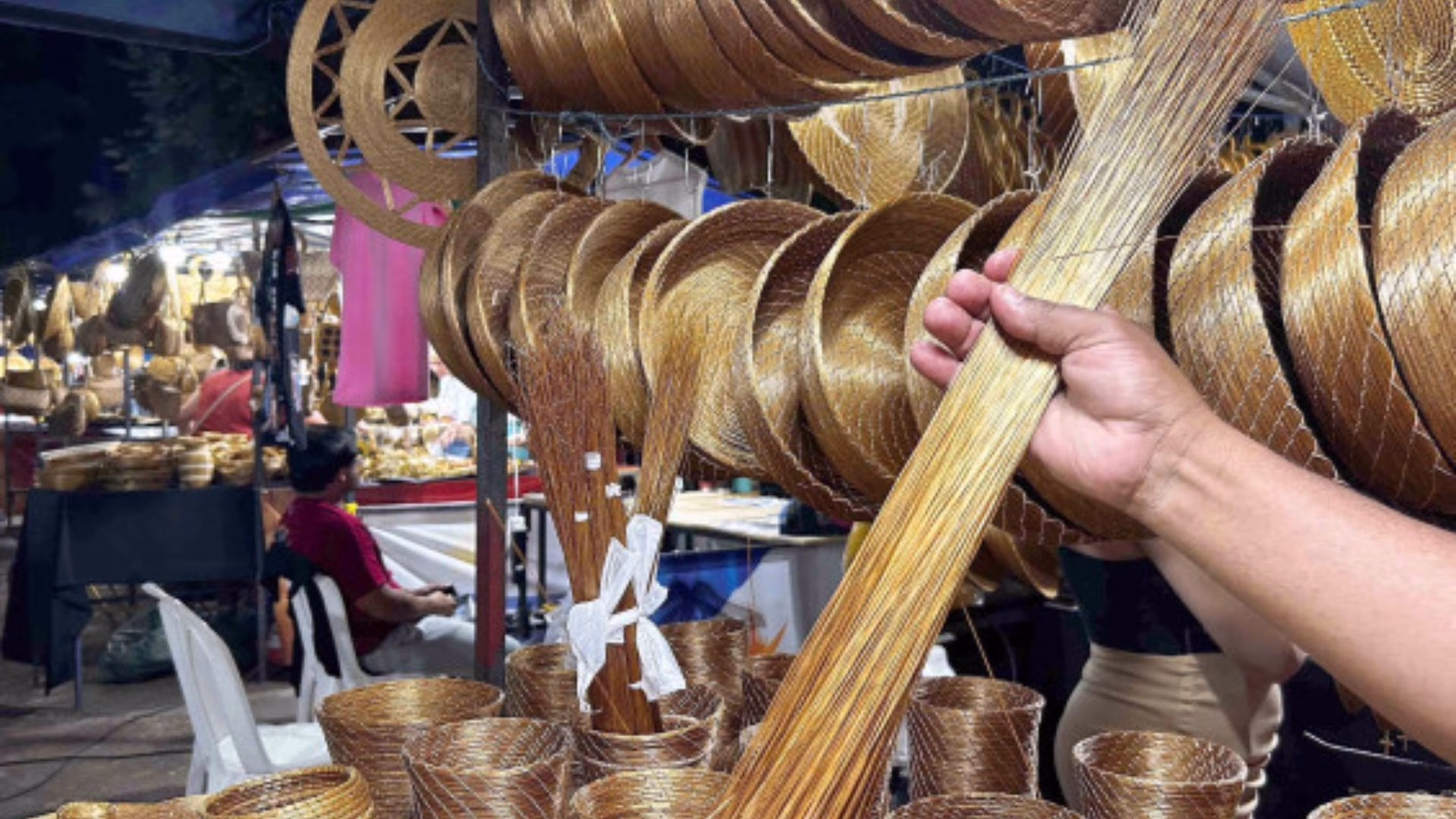 naturatins-orienta-artesaos-de-palmas-sobre-regras-para-uso-e-venda-do-capim-dourado-in-natura